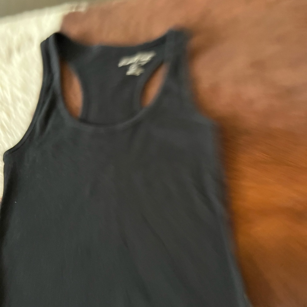 Universal threads Tank - Picture 2 of 2